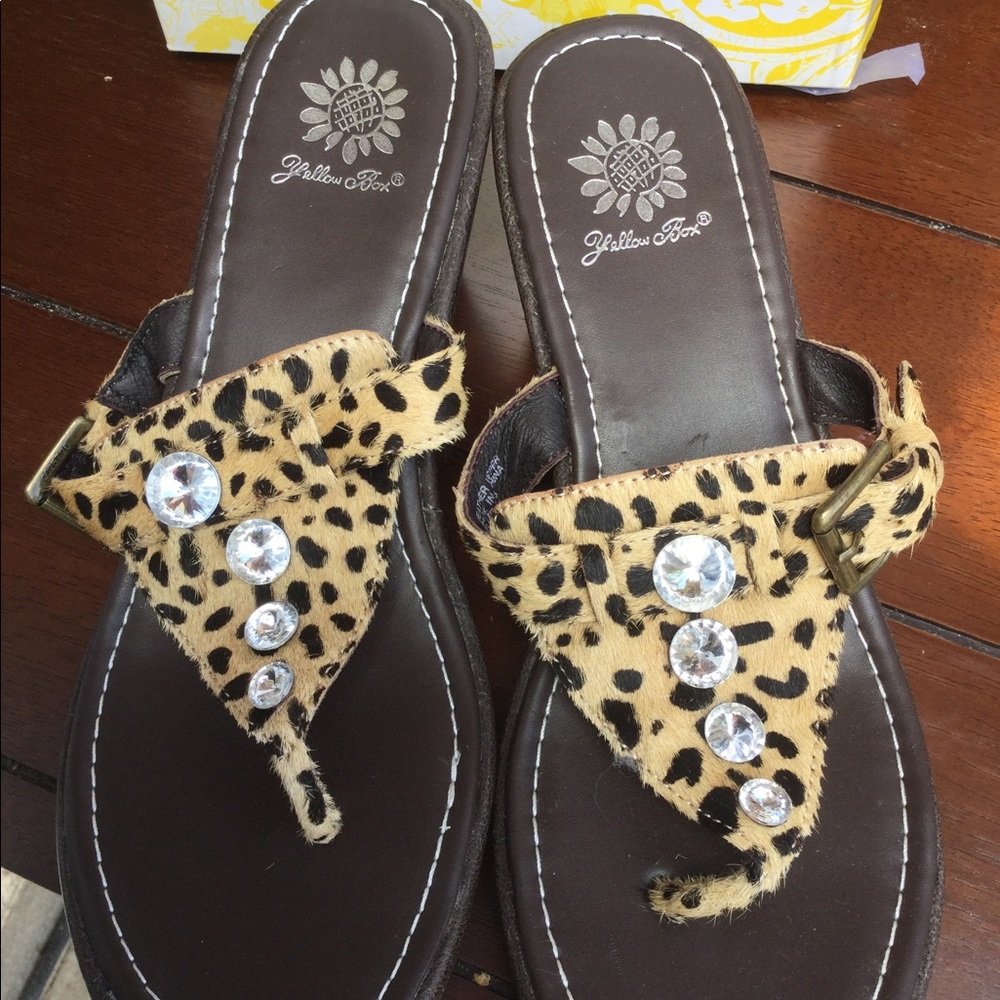 SHOES - Picture 2 of 7